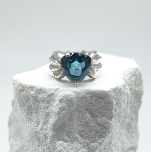 Jewelry - Vintage Sterling Silver Trillion Cut Mystic Topaz Ring Size 6